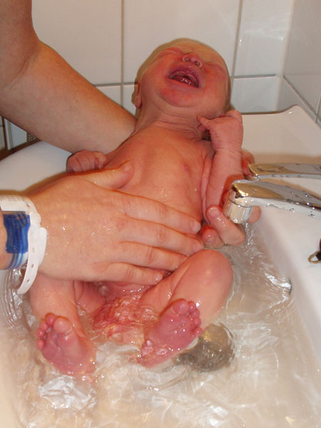Frsta badet. Inte ett dugg populrt!